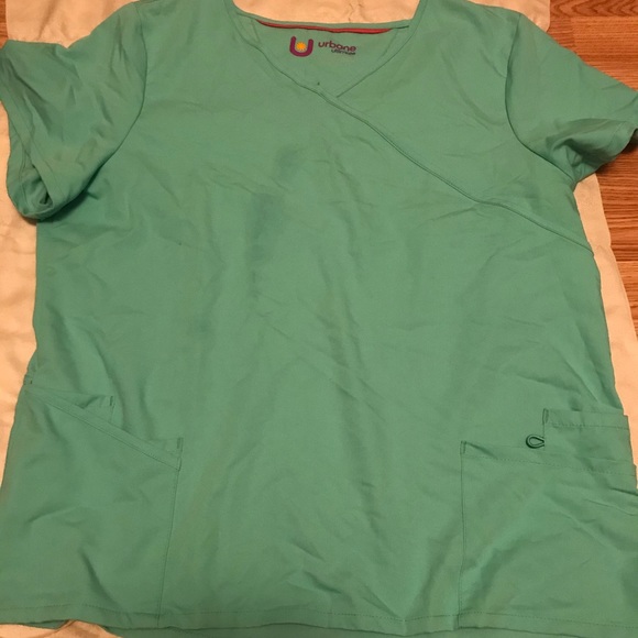 Urbane Tops - Sea foam colored scrub tops blouse 👚